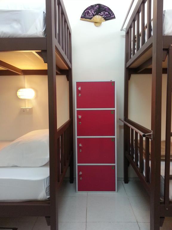 Dreams Guesthouse & Hostel Patong Exteriör bild