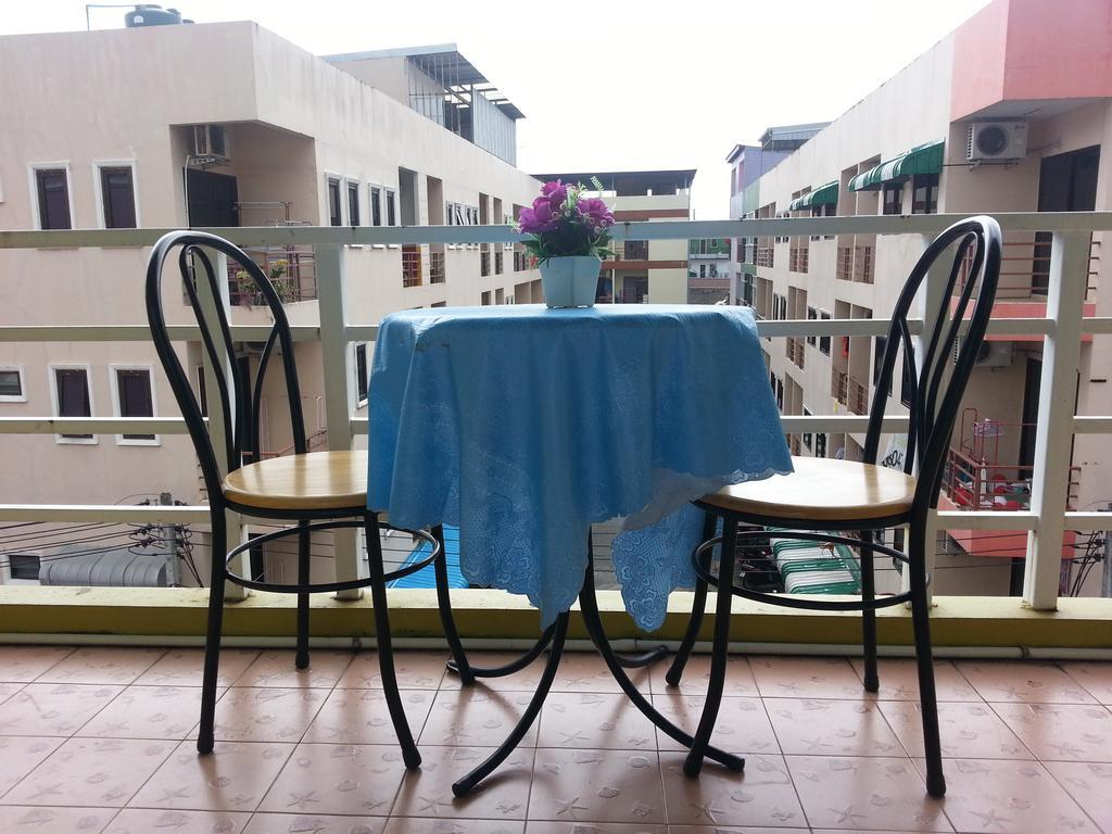 Dreams Guesthouse & Hostel Patong Exteriör bild