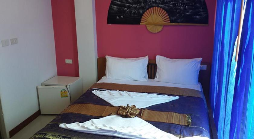 Dreams Guesthouse & Hostel Patong Exteriör bild