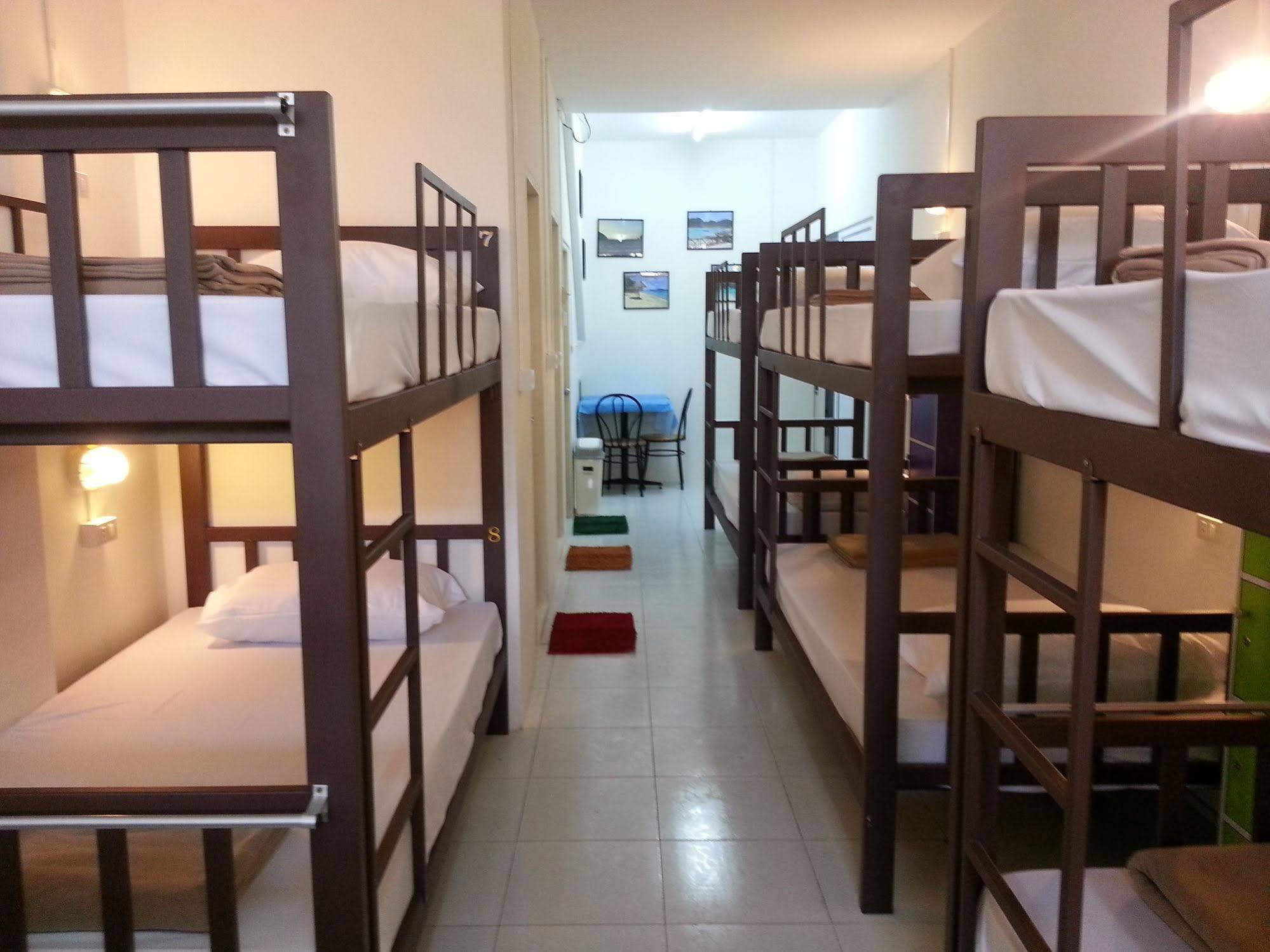 Dreams Guesthouse & Hostel Patong Exteriör bild